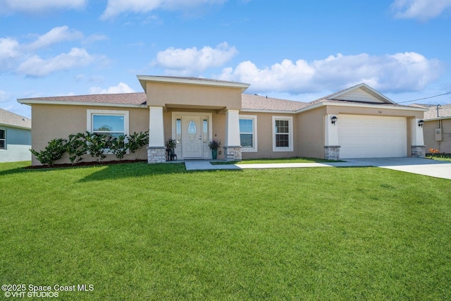 view of front facade with stucco siding, driveway, an attached garage, and a front yard