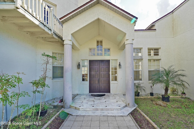 entrance to property featuring a balcony