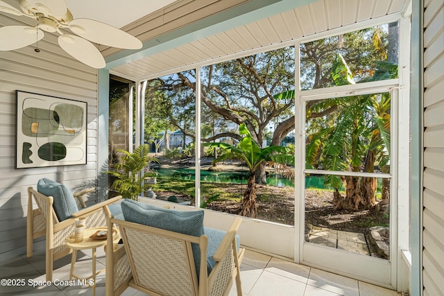 sunroom / solarium featuring a healthy amount of sunlight and ceiling fan