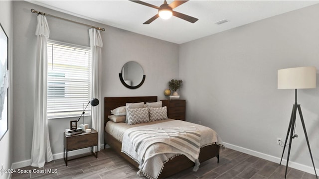 bedroom with ceiling fan