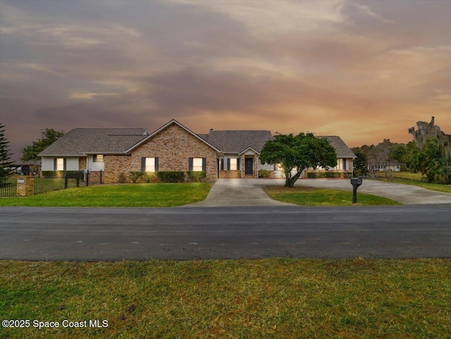 single story home with a yard