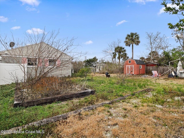 view of yard with a storage unit