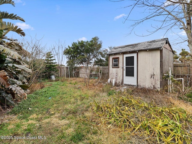 view of yard with a storage shed