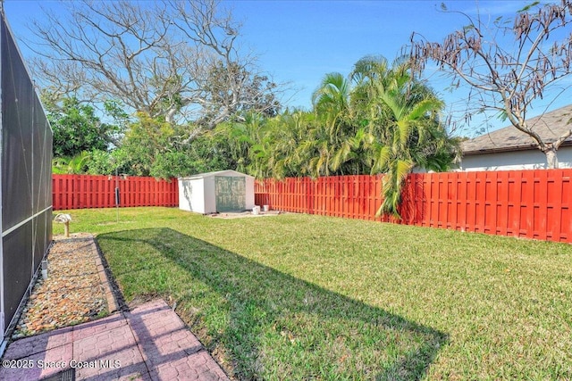 view of yard featuring a storage unit