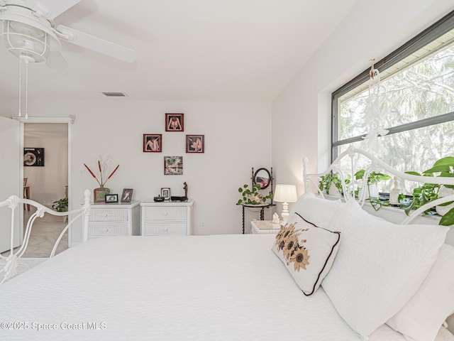 bedroom with ceiling fan