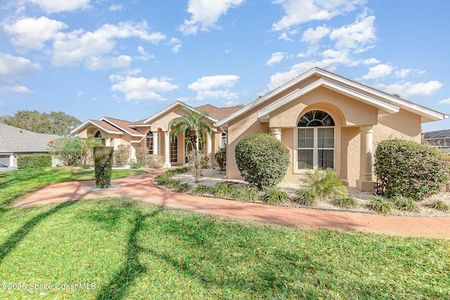 view of front facade featuring a front lawn and stucco siding