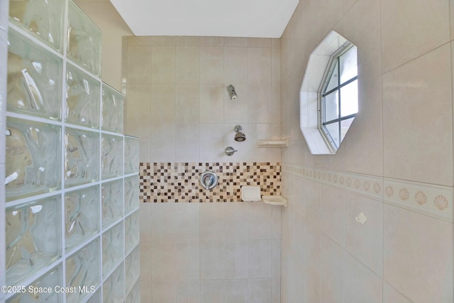 bathroom featuring tiled shower