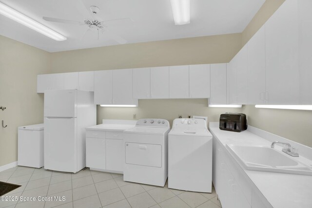 washroom featuring sink, light tile patterned floors, independent washer and dryer, and ceiling fan