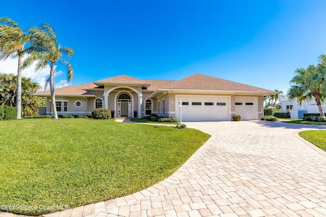 view of front facade featuring a garage and a front lawn