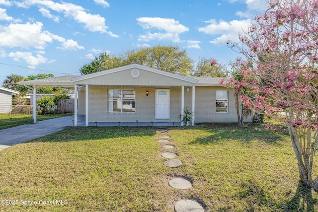 ranch-style house featuring a front lawn and a carport