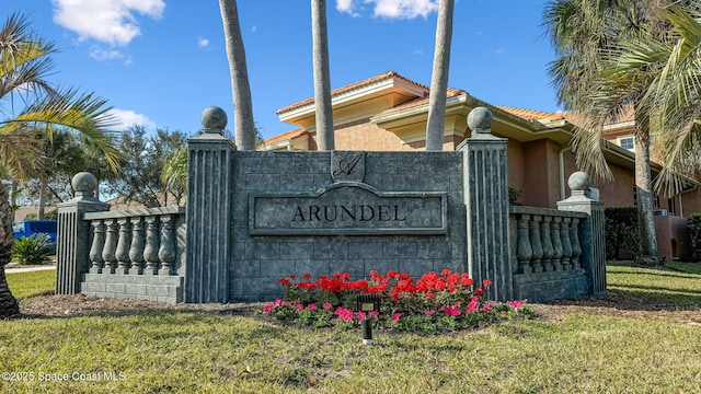 community / neighborhood sign featuring a lawn