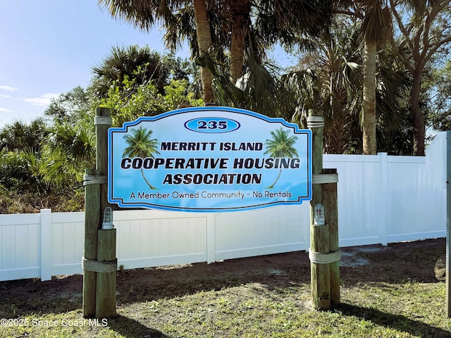 view of community / neighborhood sign