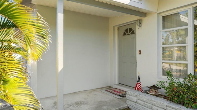 view of exterior entry with stucco siding