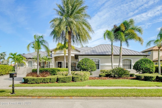 view of front facade with a front lawn