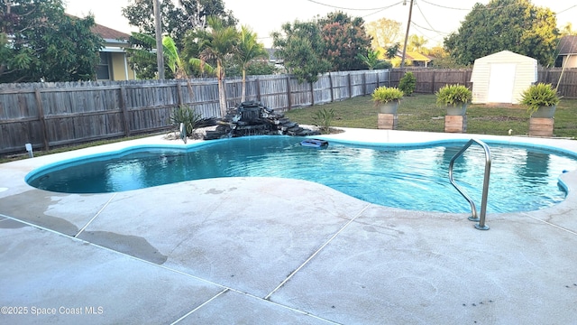 view of swimming pool with a shed