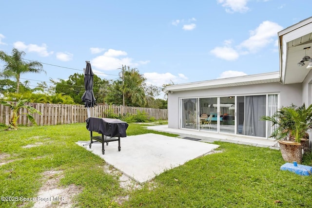 view of yard with a patio area