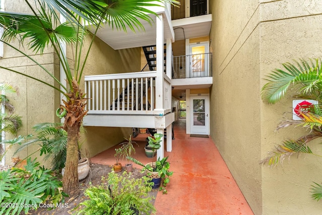 property entrance featuring stucco siding