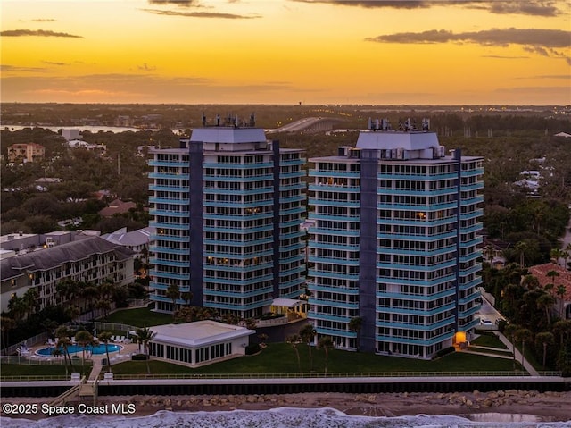 view of aerial view at dusk