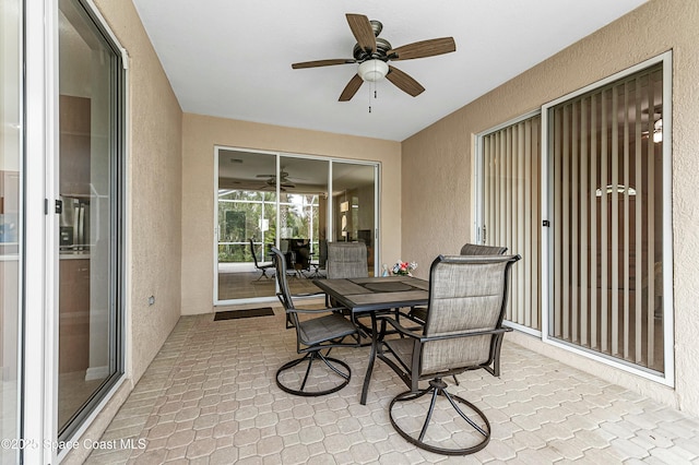 sunroom with ceiling fan