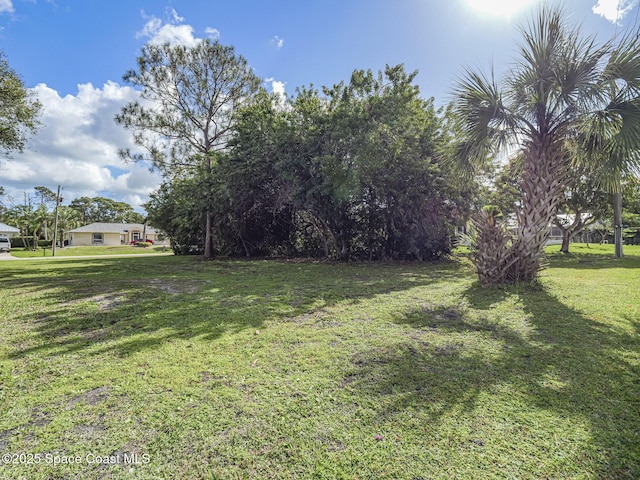 Listing photo 3 for 140 Miller Dr, Sebastian FL 32958