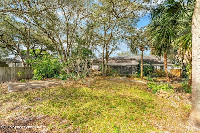 view of yard featuring a patio area