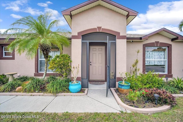 property entrance featuring stucco siding