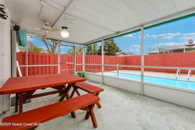 sunroom / solarium featuring a healthy amount of sunlight and a ceiling fan