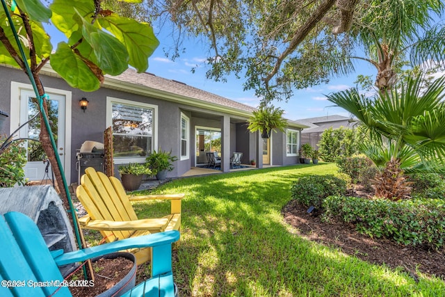 view of yard featuring a patio