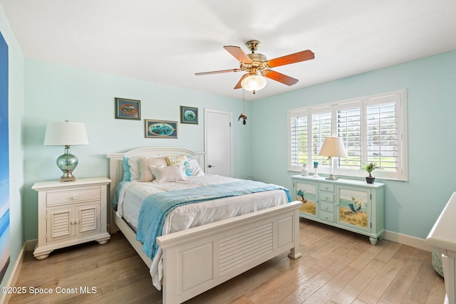 bedroom featuring light wood-style floors, baseboards, and ceiling fan