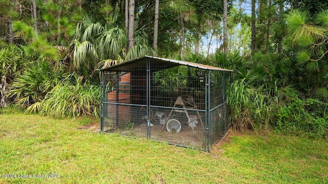 view of poultry coop featuring a lawn