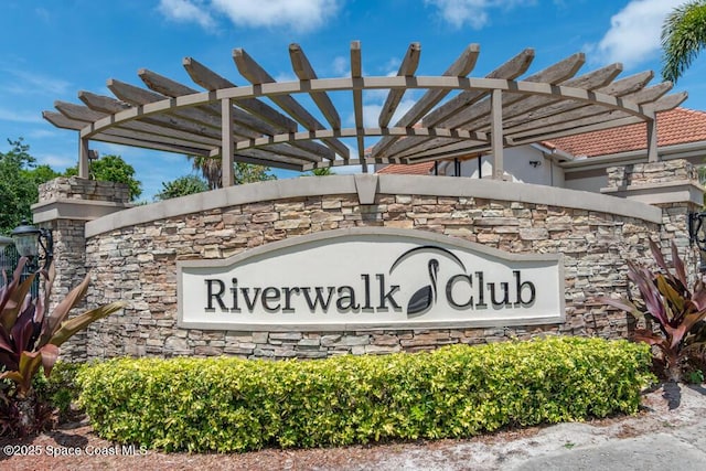 view of community / neighborhood sign