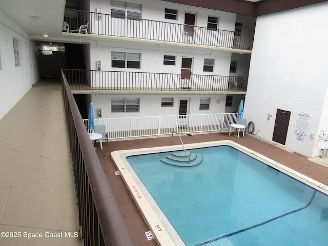 view of swimming pool