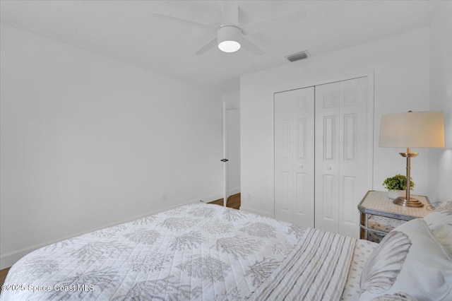 bedroom with visible vents, a closet, a ceiling fan, and baseboards