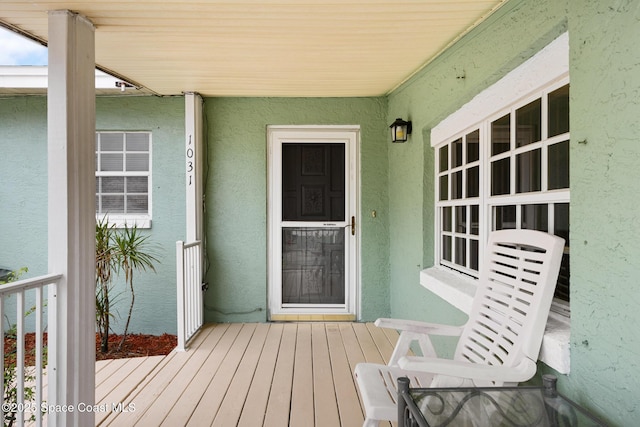 property entrance featuring stucco siding