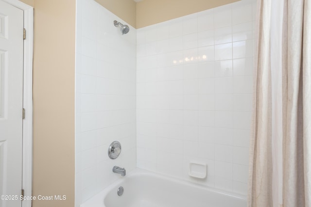 bathroom featuring shower / tub combo