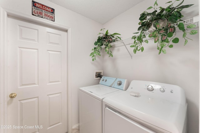 4632 Eagle Peak Dr, Kissimmee, FL 34746 - washroom with a textured ceiling, laundry area, and washing machine and clothes dryer