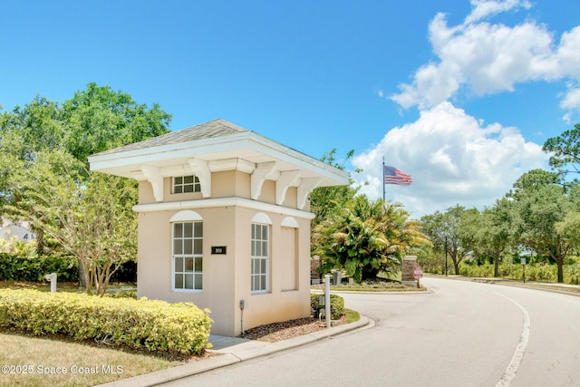 exterior space featuring driveway