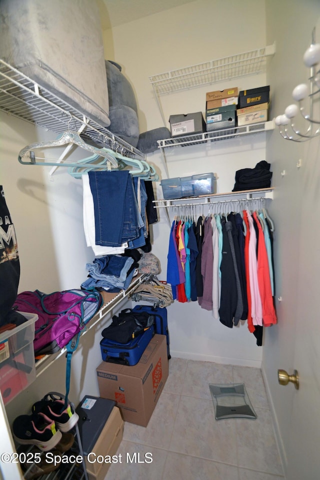 walk in closet featuring tile patterned floors