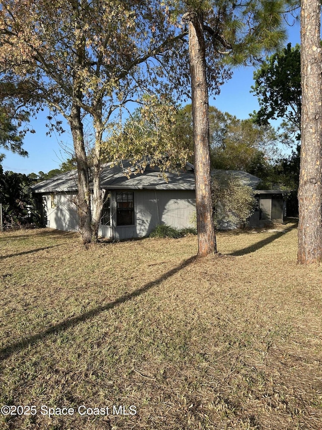 exterior space featuring a front lawn