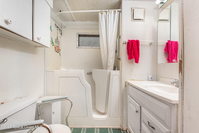 bathroom with toilet, curtained shower, and vanity