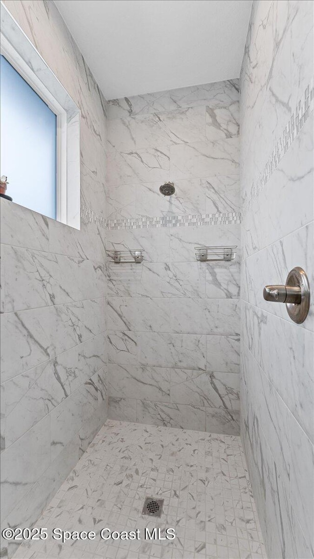 bathroom featuring tiled shower