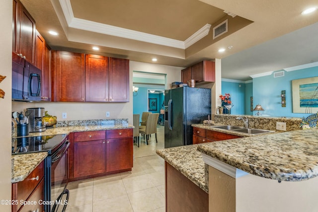 kitchen featuring a raised ceiling, visible vents, a sink, a peninsula, and black appliances