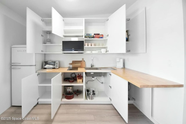 storage area featuring a sink and a toaster