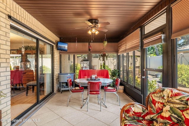 sunroom featuring ceiling fan