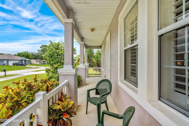 balcony featuring covered porch