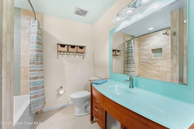 bathroom featuring vanity, visible vents, toilet, shower / bath combo, and baseboards