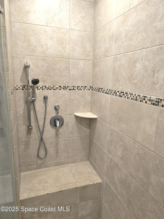 bathroom featuring tiled shower