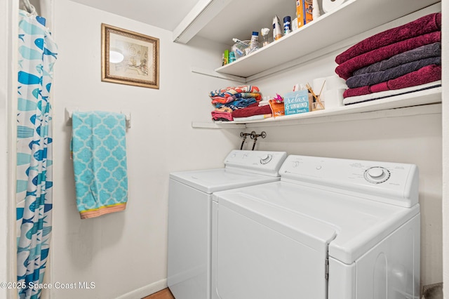 laundry room featuring independent washer and dryer and baseboards