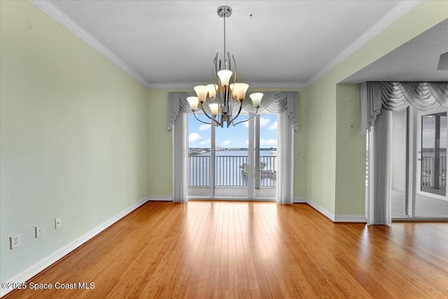 unfurnished dining area with crown molding, baseboards, light wood-style flooring, and a notable chandelier