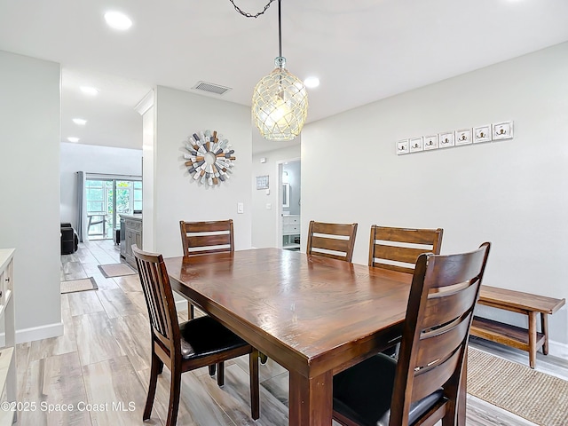 dining area with light wood finished floors, baseboards, visible vents, and recessed lighting